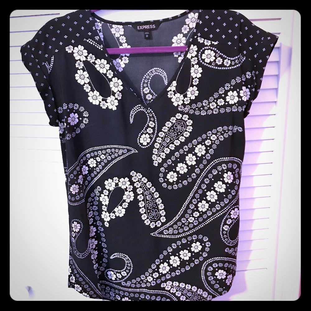 3 FOR $15💸Express Black/White Blouse EUC